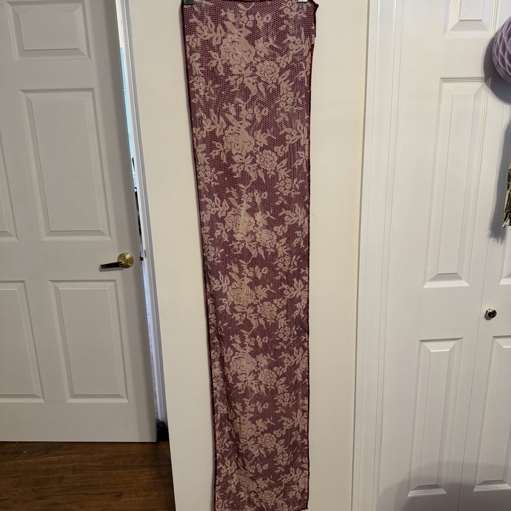 Reversible Floral scarf Burgundy/Beige Viscose Nylon Dry Clean Only - Picture 7 of 12